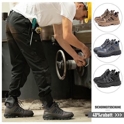 Mechaniker kniet, zieht Schraubenschlüssel – schwarze Mid-Tops im Einsatz