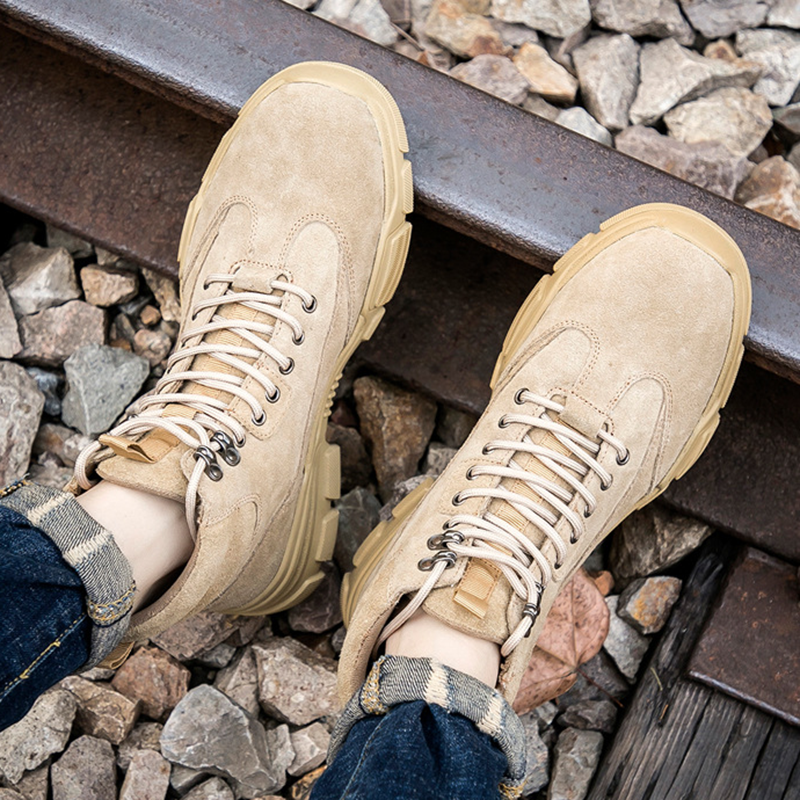 Gelber Stiefel tritt auf Nagelbrett – Kevlar-Durchtrittschutz