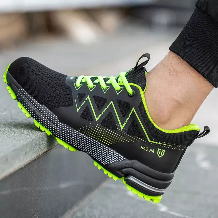 S70 Sicherheitsschuh Schwarz am Fuß auf Baustelle, Herren