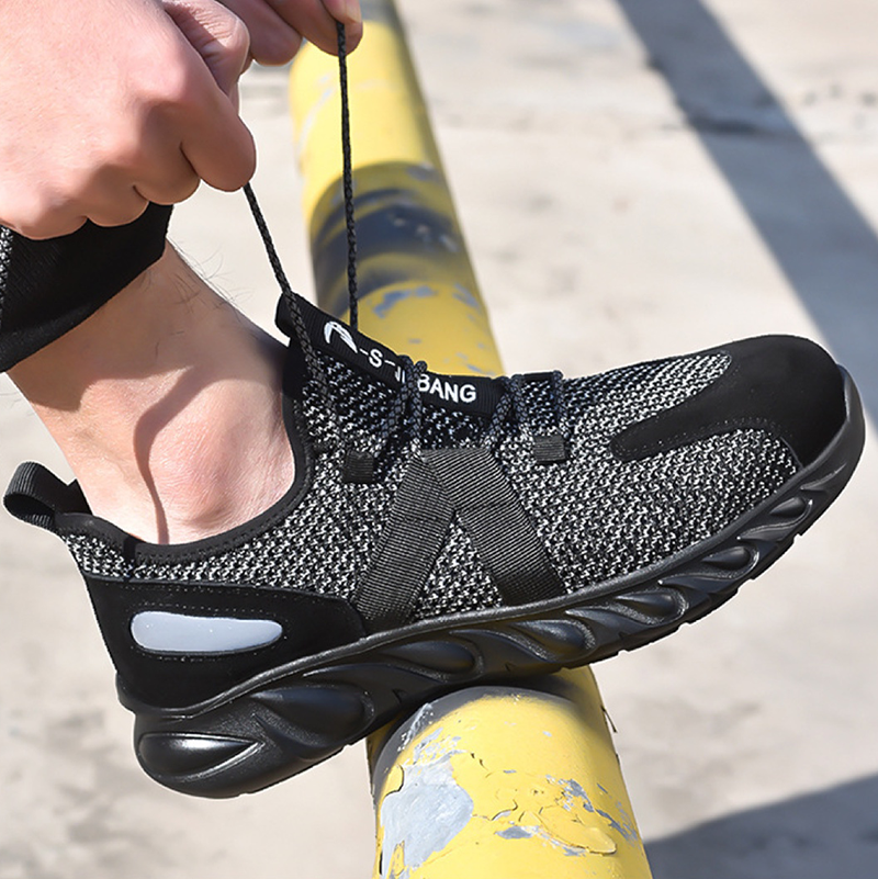 Paar Schwarz auf gelbem Gitter, Seitenansicht rechts