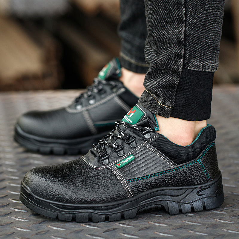 Paar S3 Sicherheitsschuhe Schwarz, rechte Seitenansicht