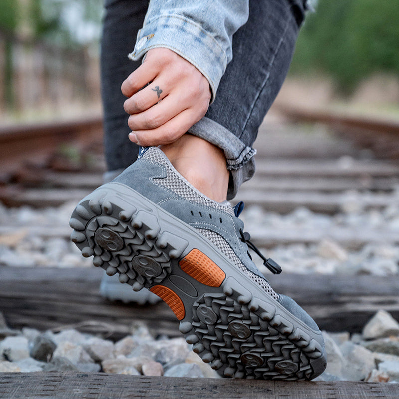 Fersengriff-Demo: Arbeitsschuh Beige – Grip & Dämpfung sichtbar