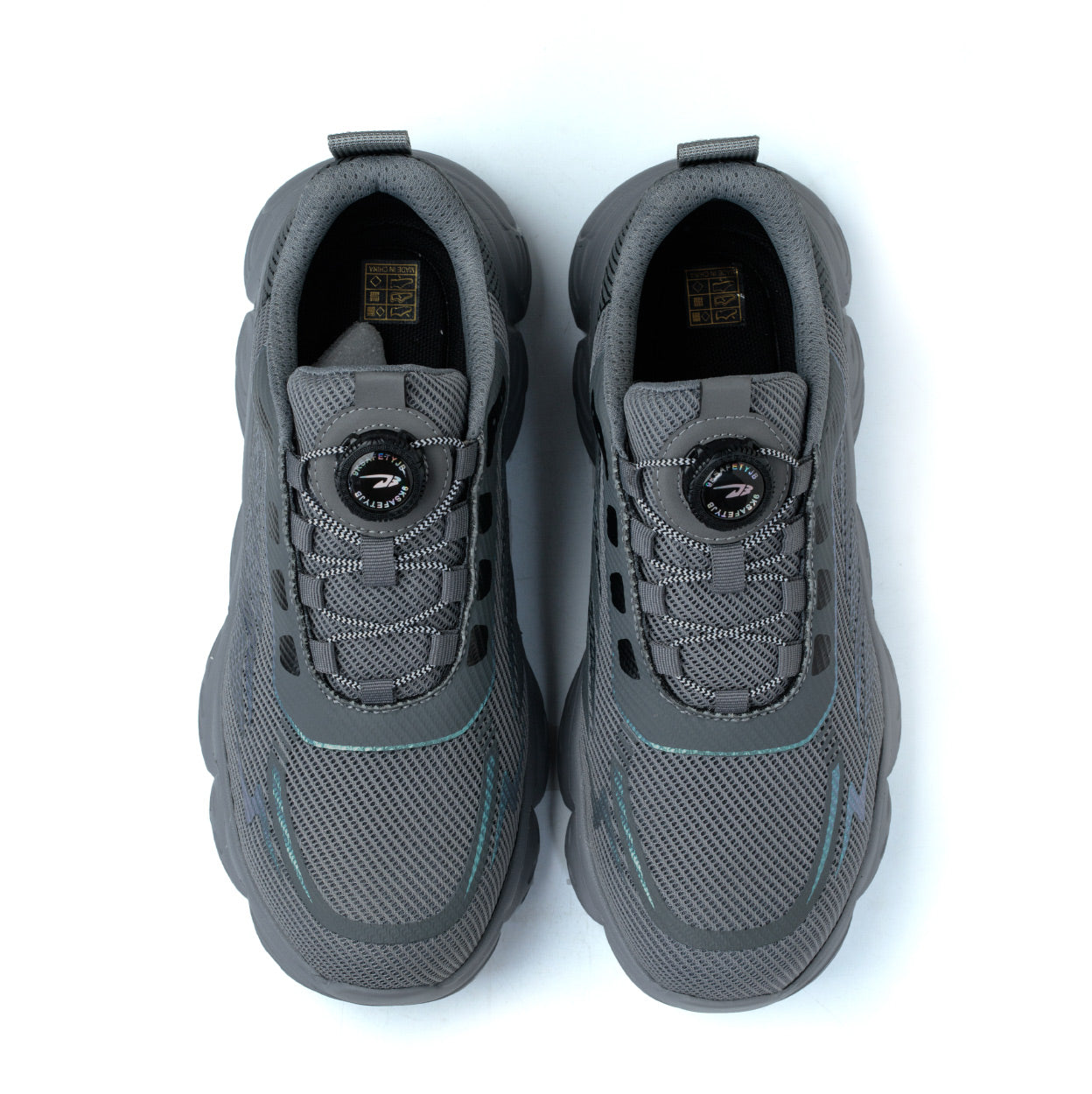 Einzelner Schuh liegend, Vorderfuß nach oben – Mesh-Obermaterial mit Lichteffekt