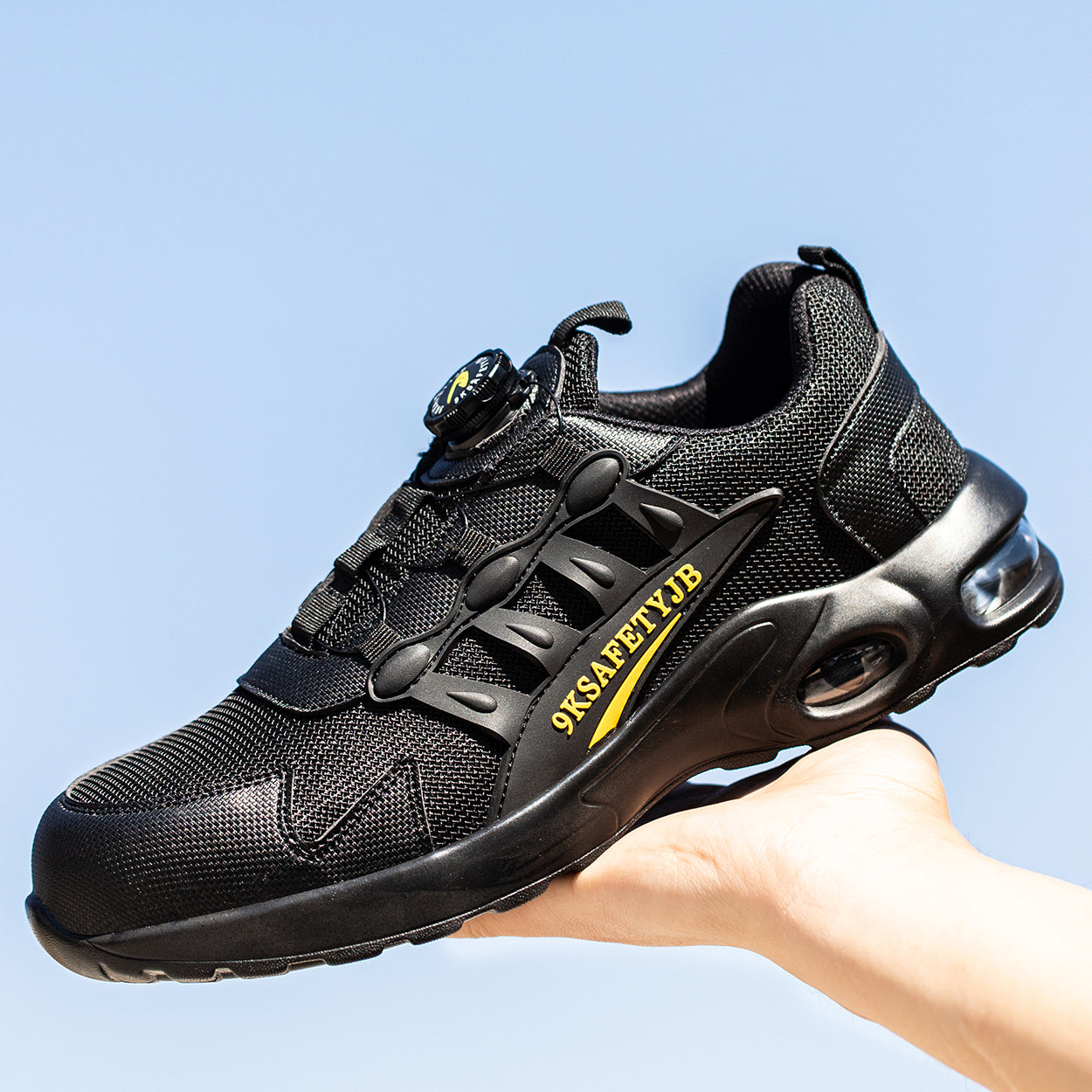 Leichter S3 Sicherheitsschuh Var. 2 – Gewichtstest in der Hand, Schwarz-Gelb