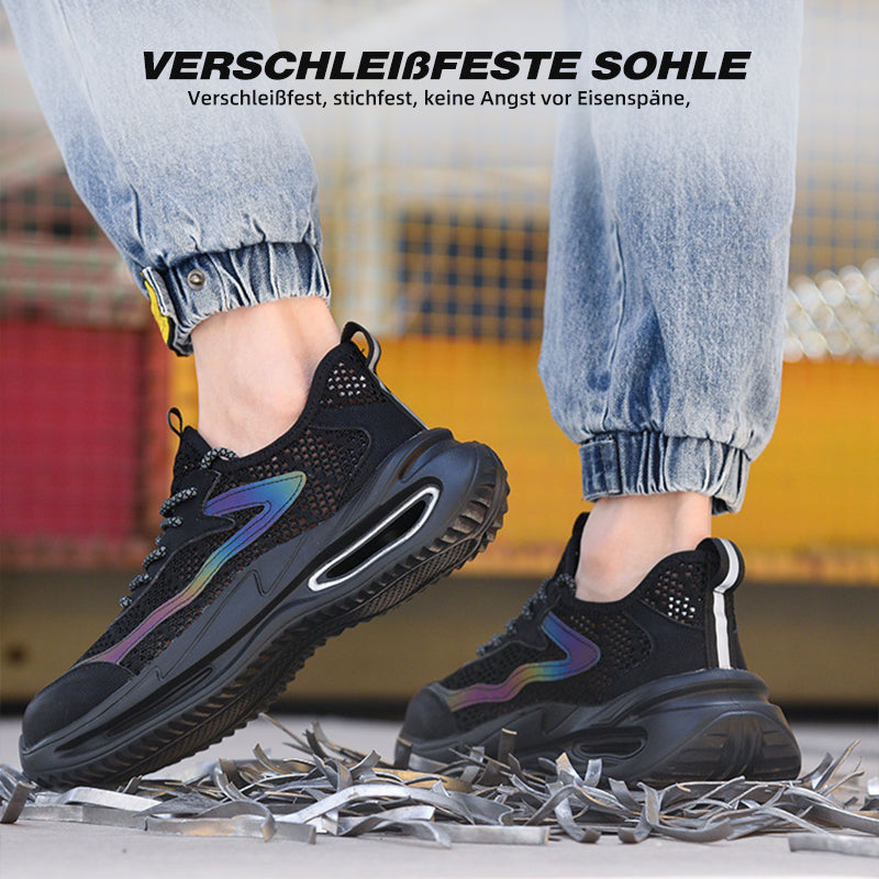 Paar Arbeitsschuhe Schwarz getragen auf Metallstange, Grip-Test
