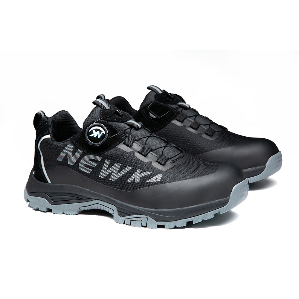 Paar Schwarz/Grau Schuhe schräg frontal, Studio weiß