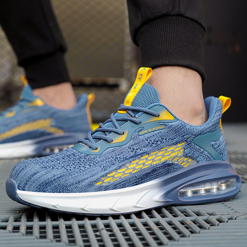 Paar Schwarz-grüne Schuhe auf Asphalt, linke Seitenansicht