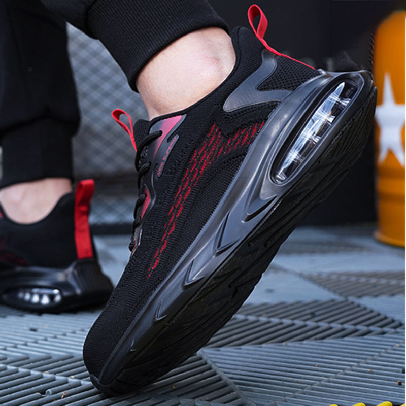 Paar Grau-grün getragen auf Palettenbrettern, Frontansicht