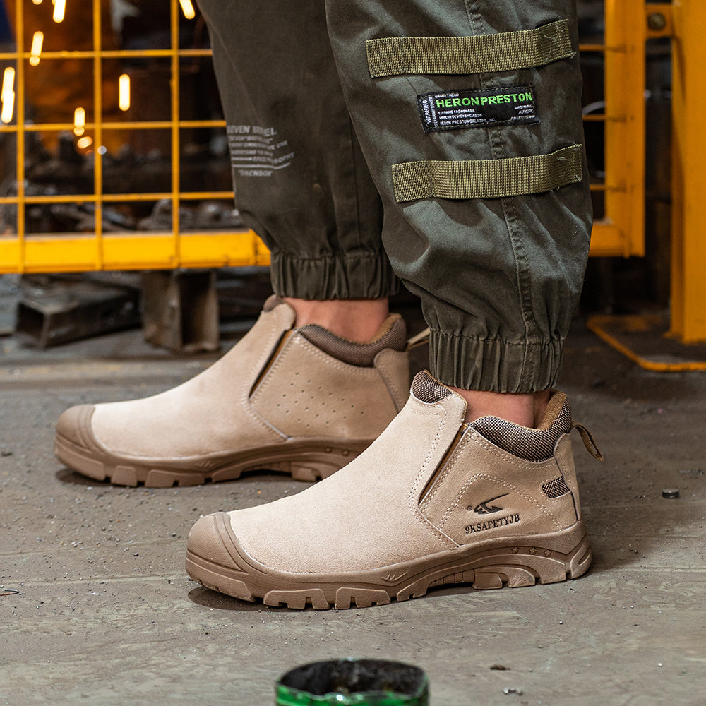 S1P Stiefel Grau, Ferse angehoben – Profil und Dämpfung sichtbar