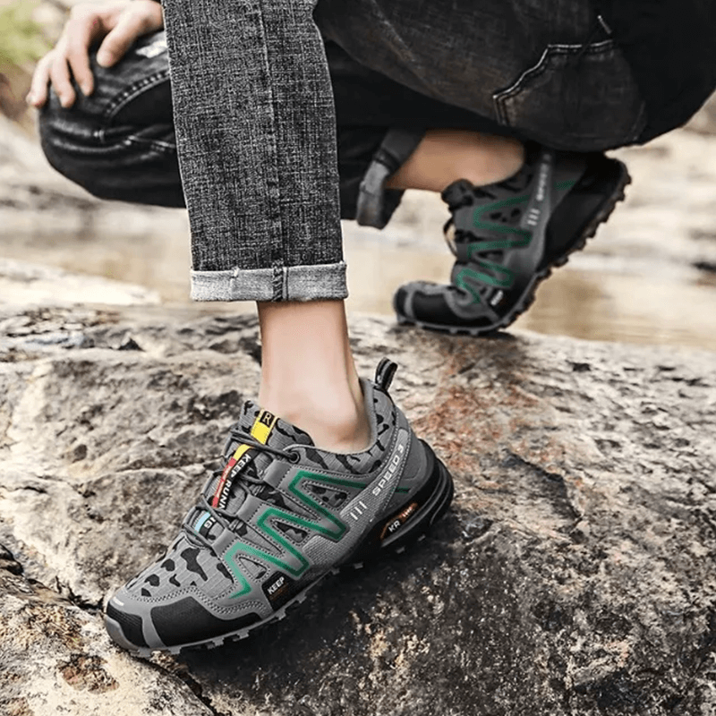 Untersohle Grau, SRC-Profil diagonal – Grip-Detail