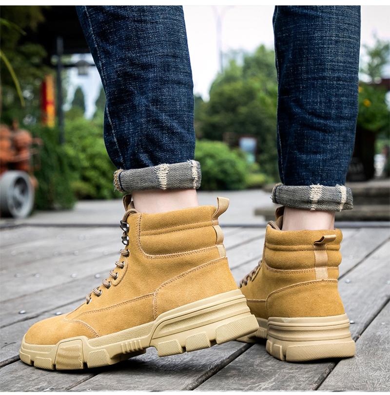 Paar Gelb getragen, Doppelansicht Ferse & Seite auf Holzbohlen