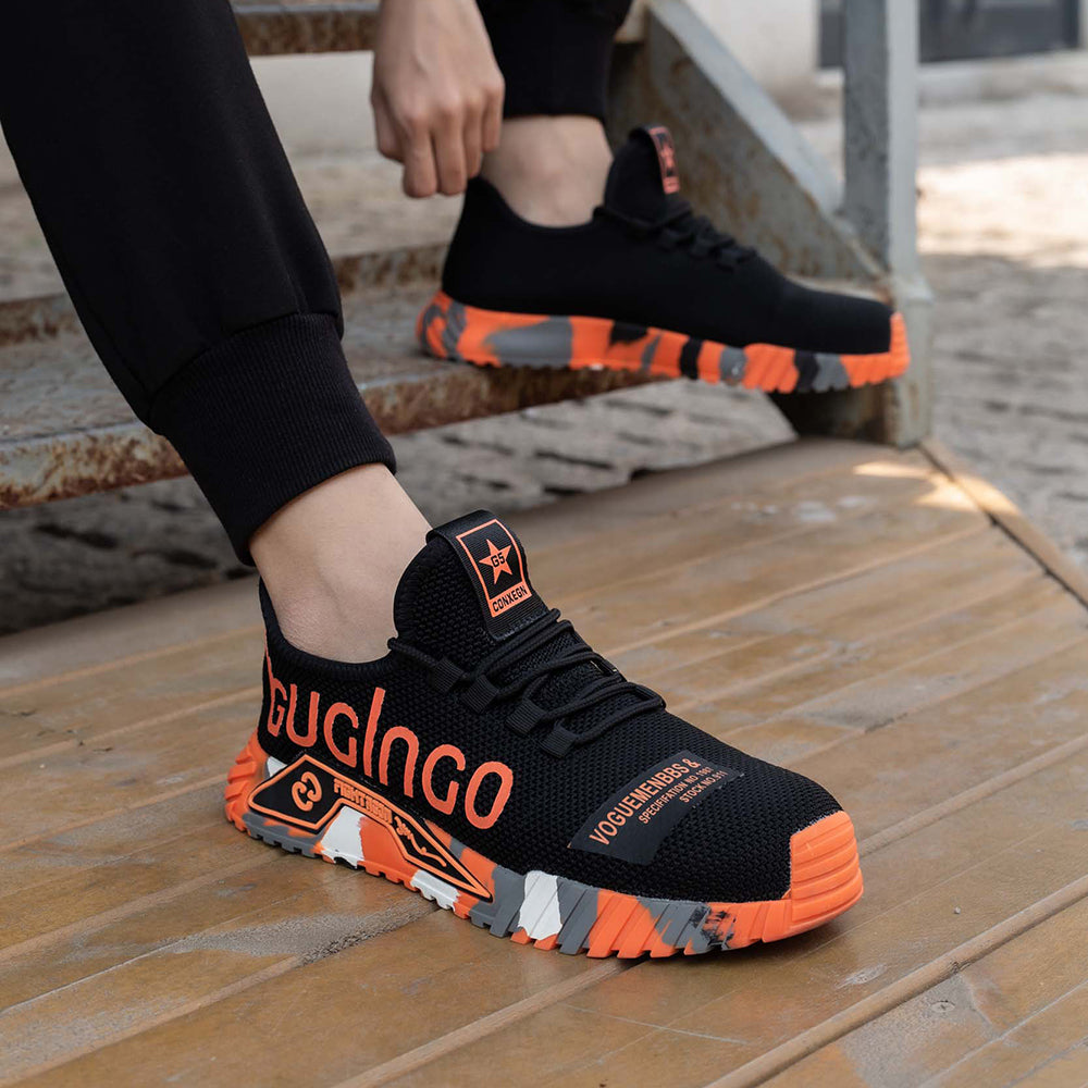 Stoßtest: Schwarz-Orange Schuh auf Holzleiste, Stahlkappe