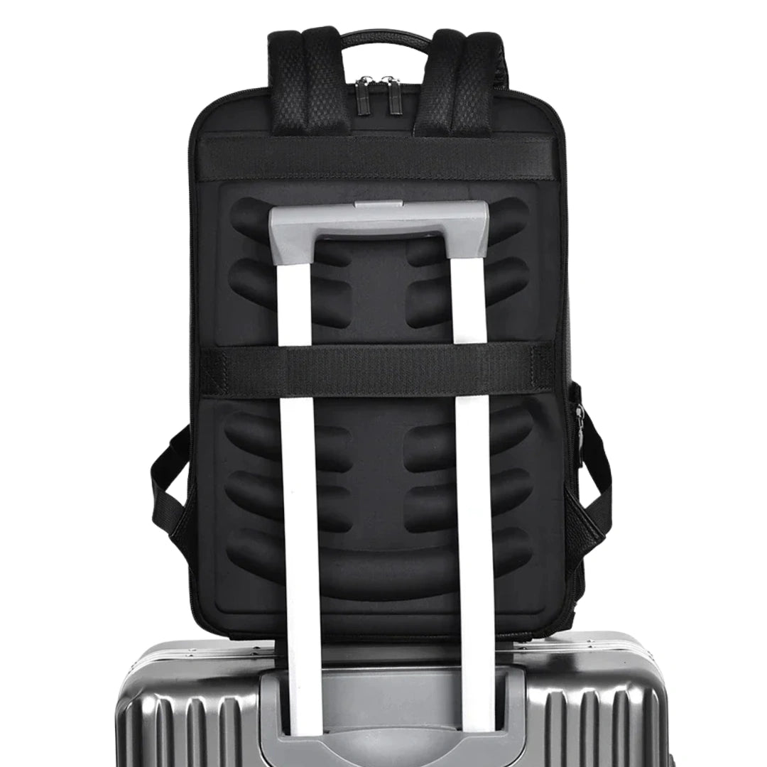 Executive Business‑Rucksack auf Trolley‑Griff gesteckt – Trolley‑Schlaufe in Aktion