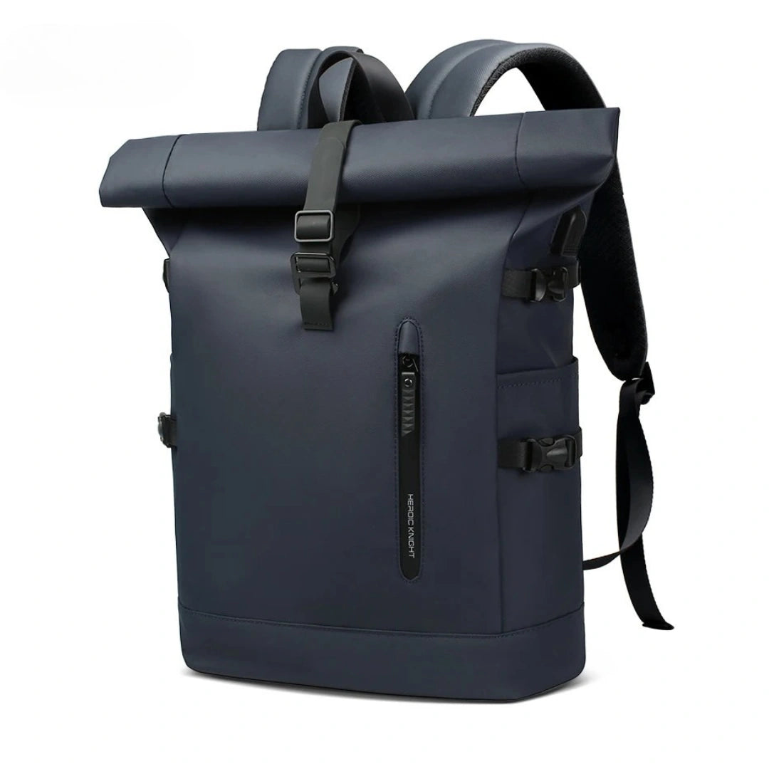 Knight Roll‑Up Rucksack Navy – Frontansicht mit seitlichem Flaschenhalter