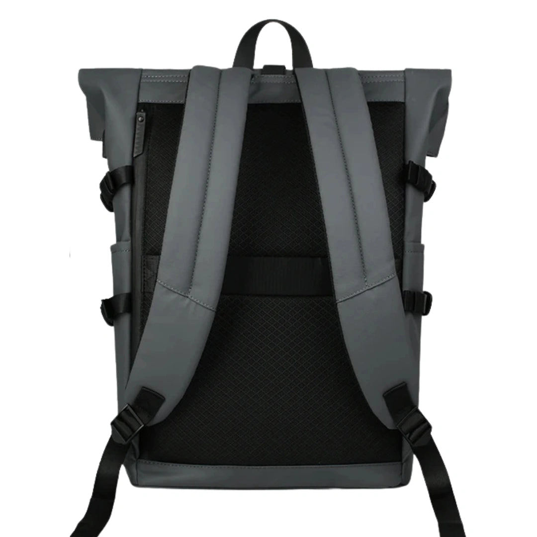 Knight Roll‑Up Rucksack – Rückenansicht mit belüftetem Wabenpolster und Trolley‑Schlaufe