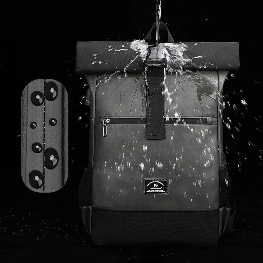 Wasserabweisender Test: Regen prallt vom Kodger Bergen Rucksack ab