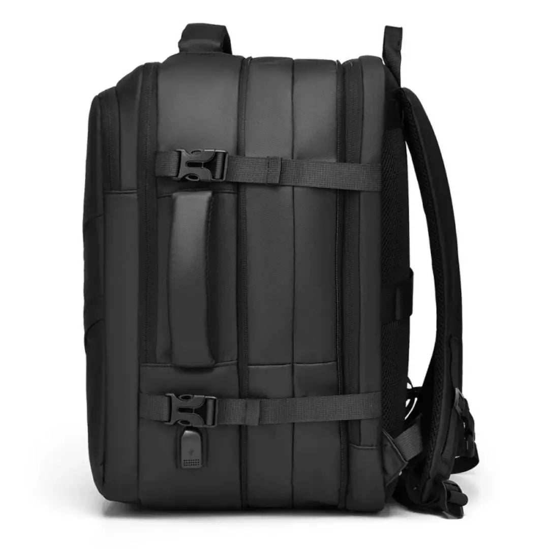 UrbanDay Rucksack Schwarz – Rückansicht mit gepolsterten Tragegurten und Air‑Mesh