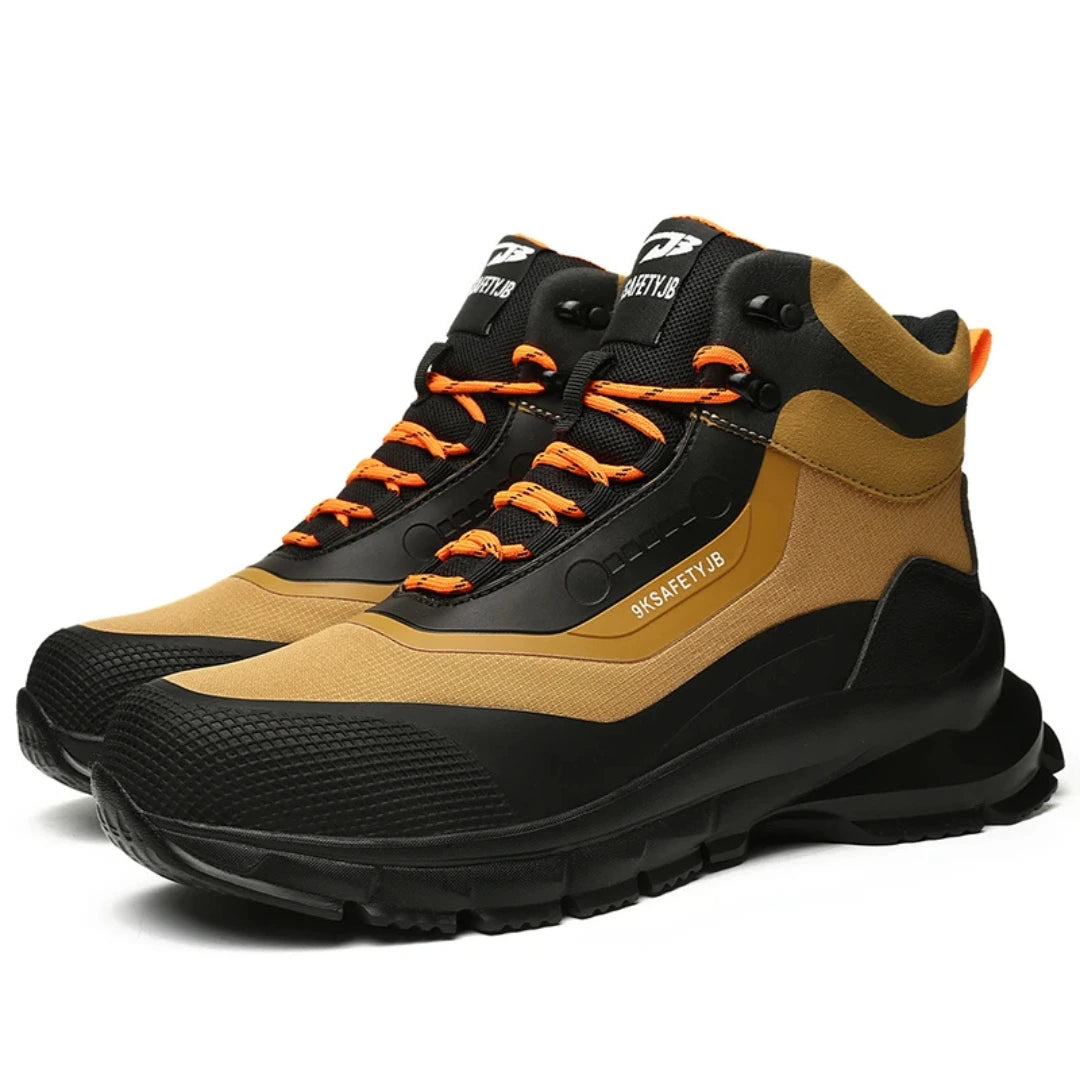 Henner Ranger S3 Sicherheitsstiefel Sand/Schwarz mit orangefarbenen Schnürsenkeln – 3‑Viertel‑Ansicht auf weißem Hintergrund