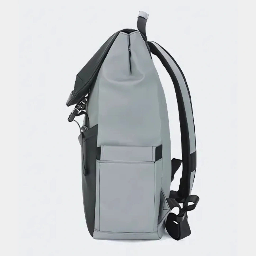 Henner T‑Nu Avant Rucksack – Seitenprofil zeigt schlanke Tiefe und Seitentasche