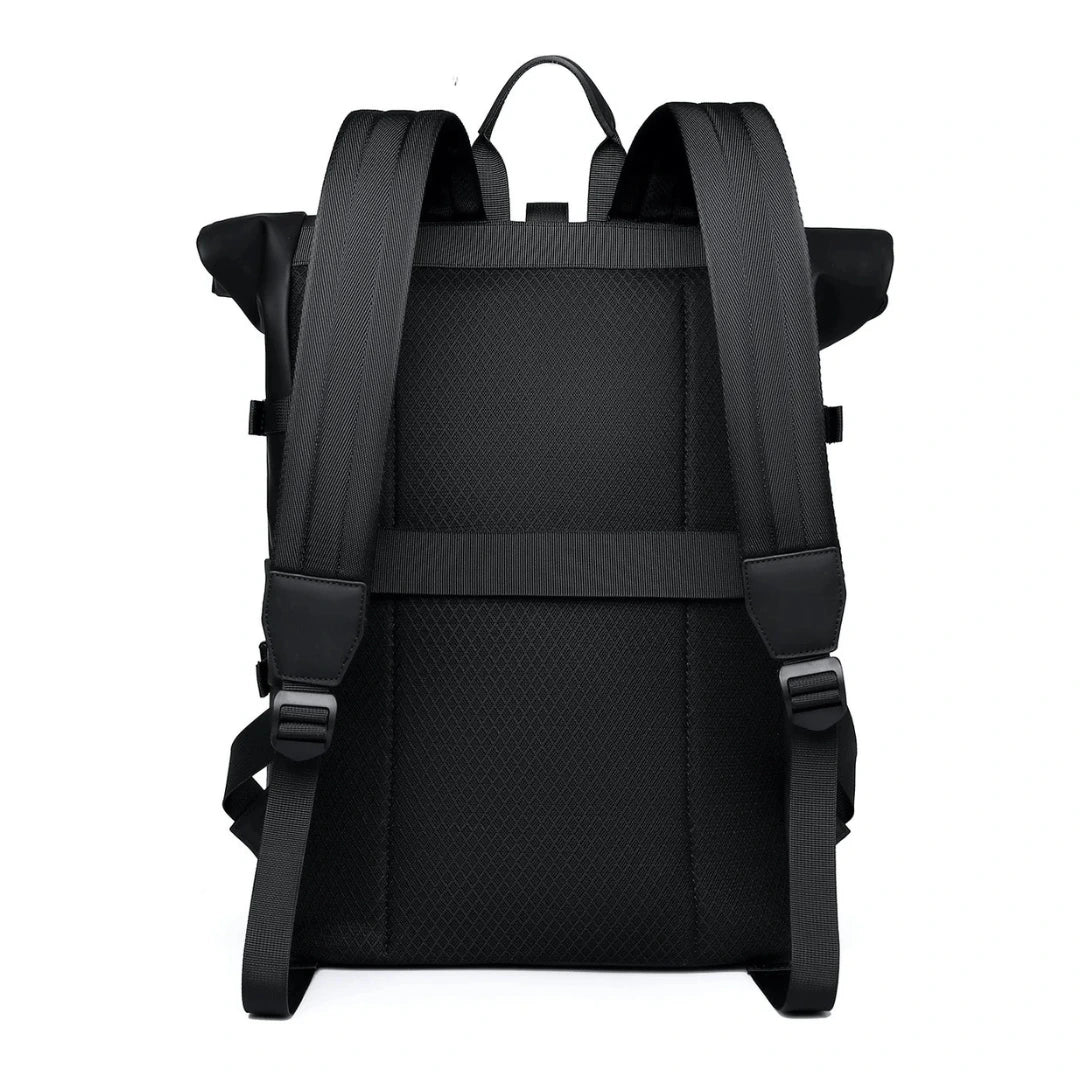 Henner Rucksack in Schwarz mit passender Schutzhülle – Zubehör