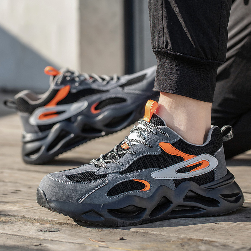 Paar Grau-Orange getragen, Seitenansicht auf Asphaltplatte