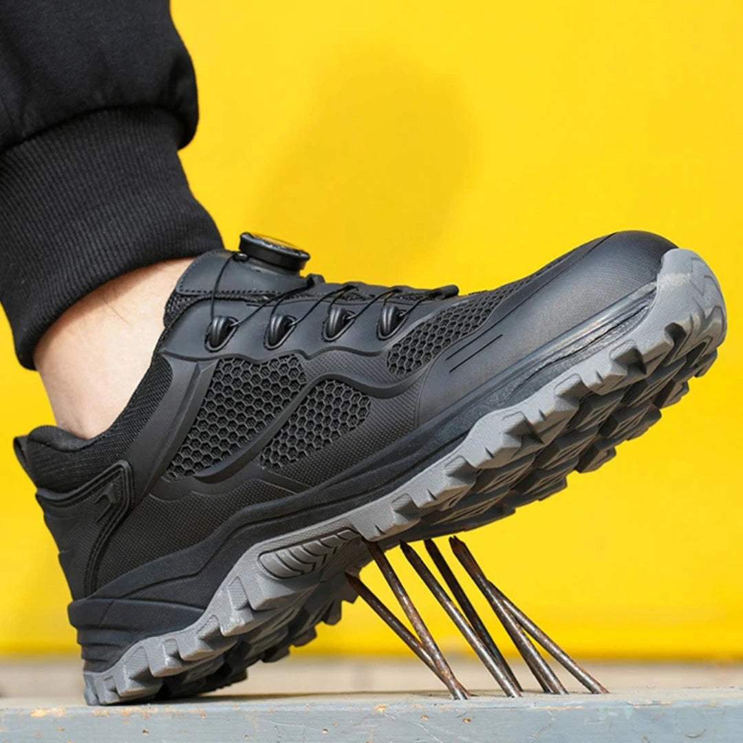 Rückansicht: Falcon S3 läuft über Metallsplitter, abriebfestes Profil erkennbar