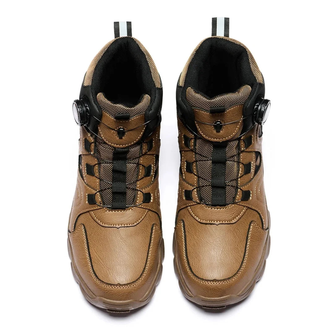 Desert Pro S3 Stiefel braun am Fuß, Schritt über Metallträger auf Baustelle