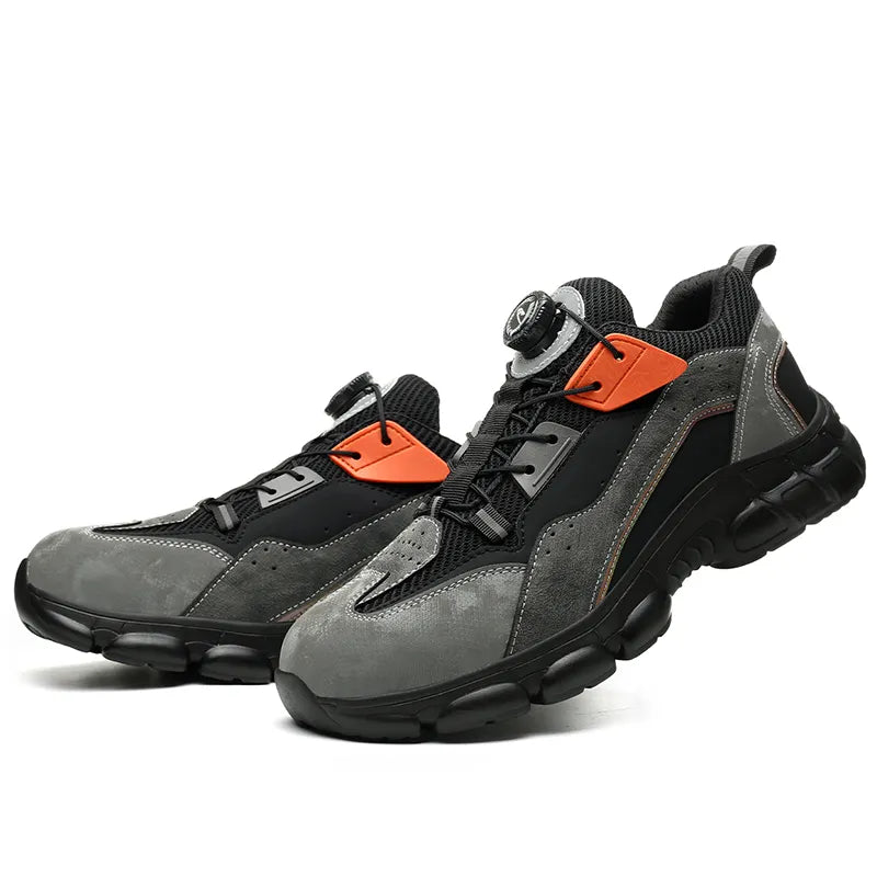 Paar Schuhe diagonal, ein Schuh kippt, Untersohle zeigt tiefe Stollen