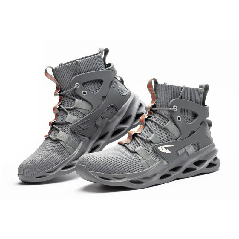 Paar graue Schuhe nebeneinander, Studio weiß – Seitenansichten