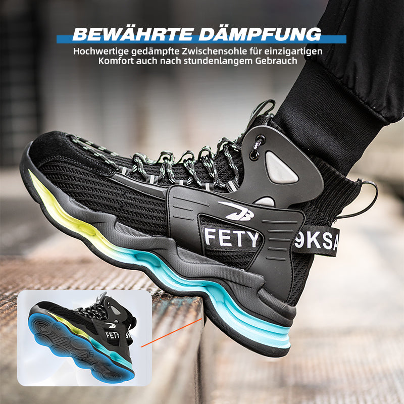 S1 Arbeitsschuh Schwarz am Fuß auf Stahlträger, Höhenarbeit