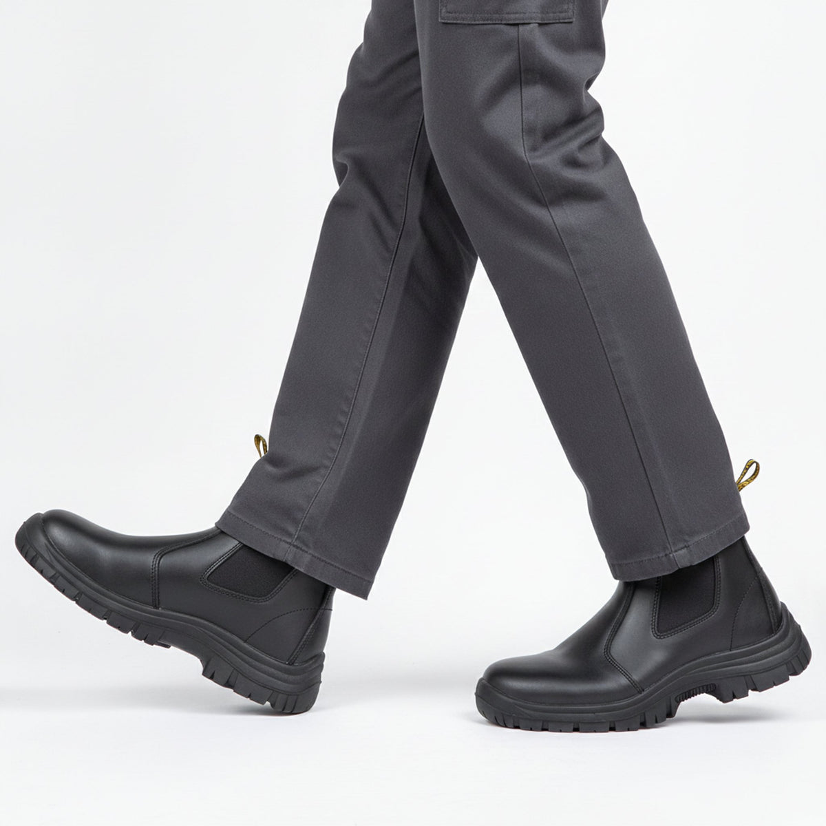 Henner Frex G Sicherheitsschuhe S3 Unisex in Schwarz – seitliche Gehbewegung