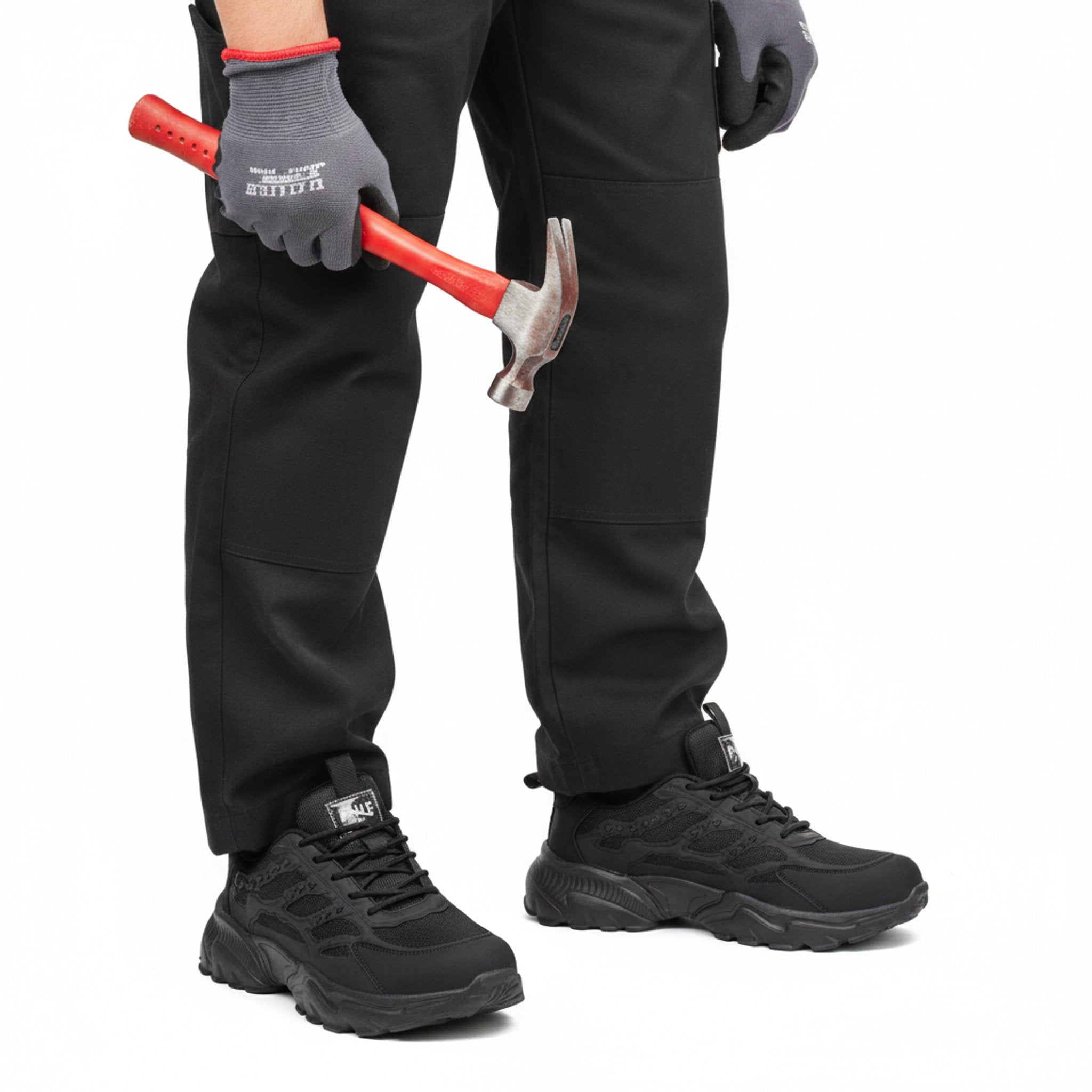 Henner 75Plus - S1 Sicherheitsschuhe Sicherheitsschuhe S1 Damen in Schwarz – Arbeitssituation mit Hammer