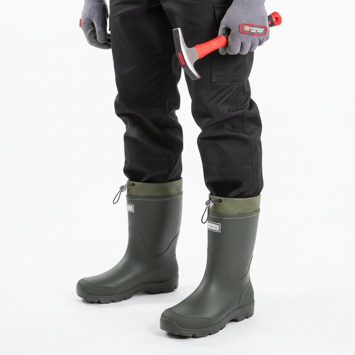 Henner Wassig Berufsschuhe Unisex in Grün – Arbeitssituation mit Hammer
