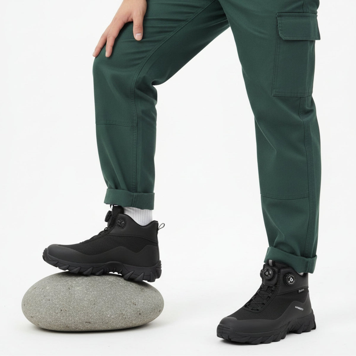 Henner Arot Sicherheitsstiefel mit Stahlkappe | Vierjahreszeiten & Warmfutter | Rutschfest Sicherheitsschuhe S3 Unisex in Schwarz – Fuß auf Stein