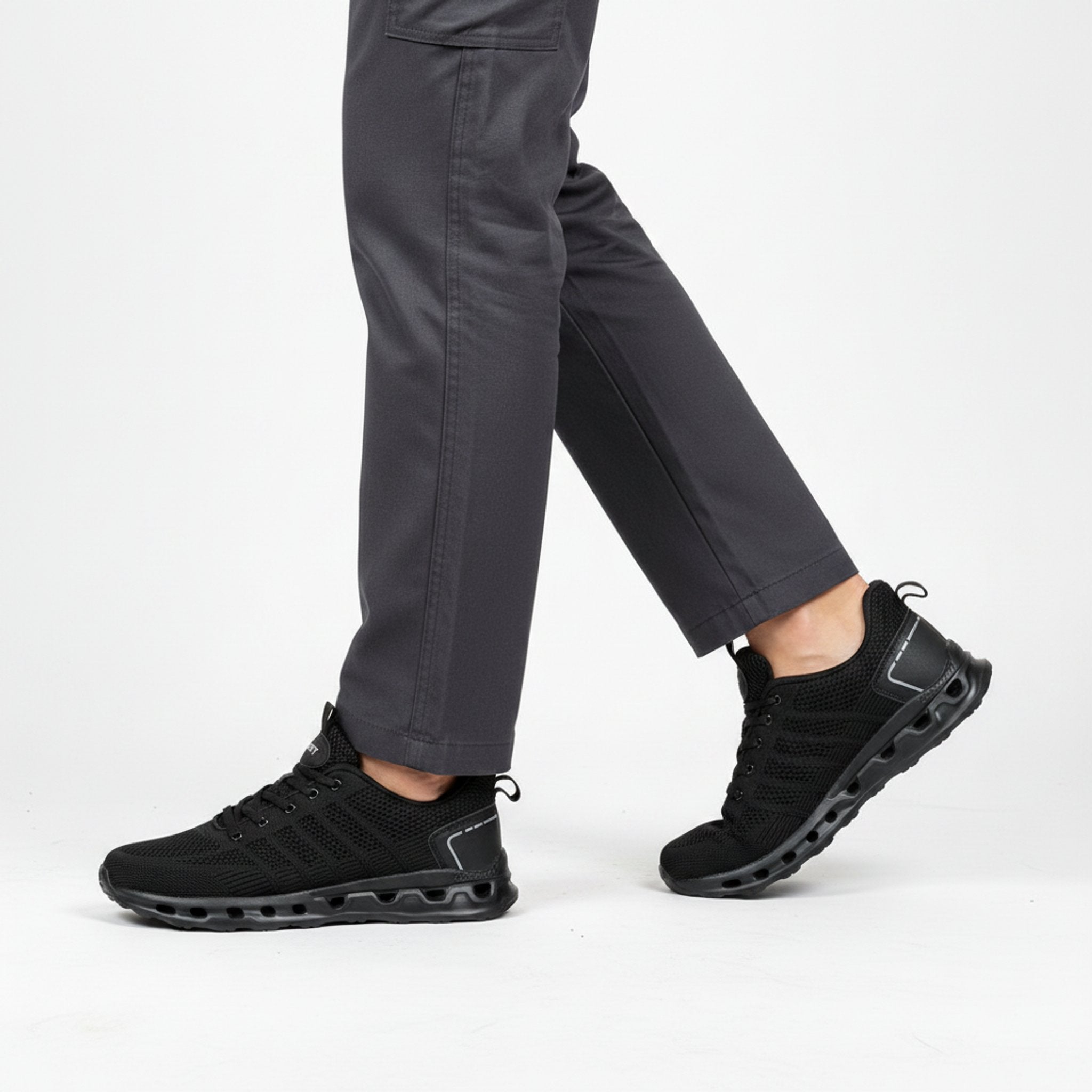 Henner OrthoTrek Berufsschuhe Unisex in Schwarz – seitliche Gehbewegung