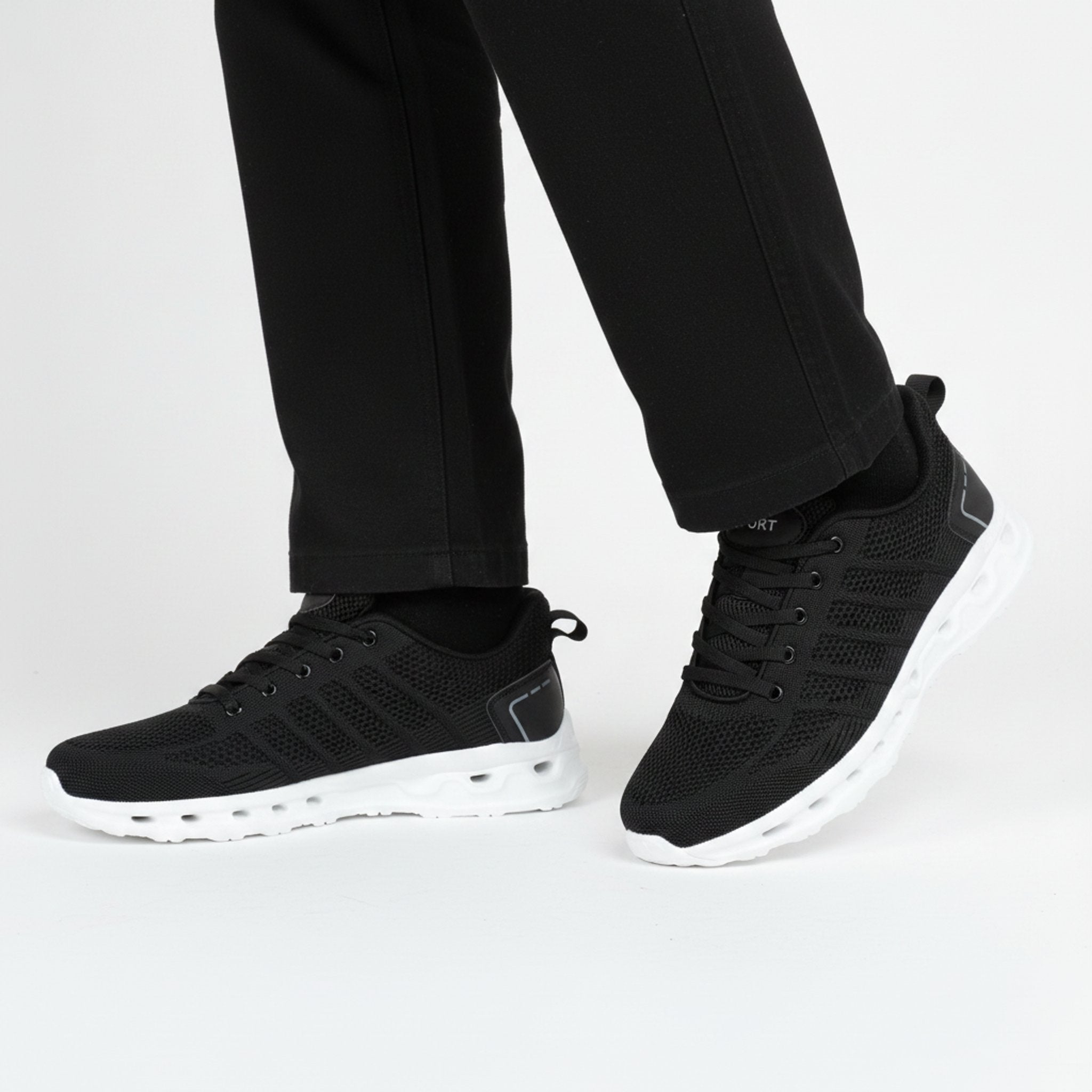 Henner OrthoTrek Berufsschuhe Unisex in Weiss – Frontalansicht im Studio