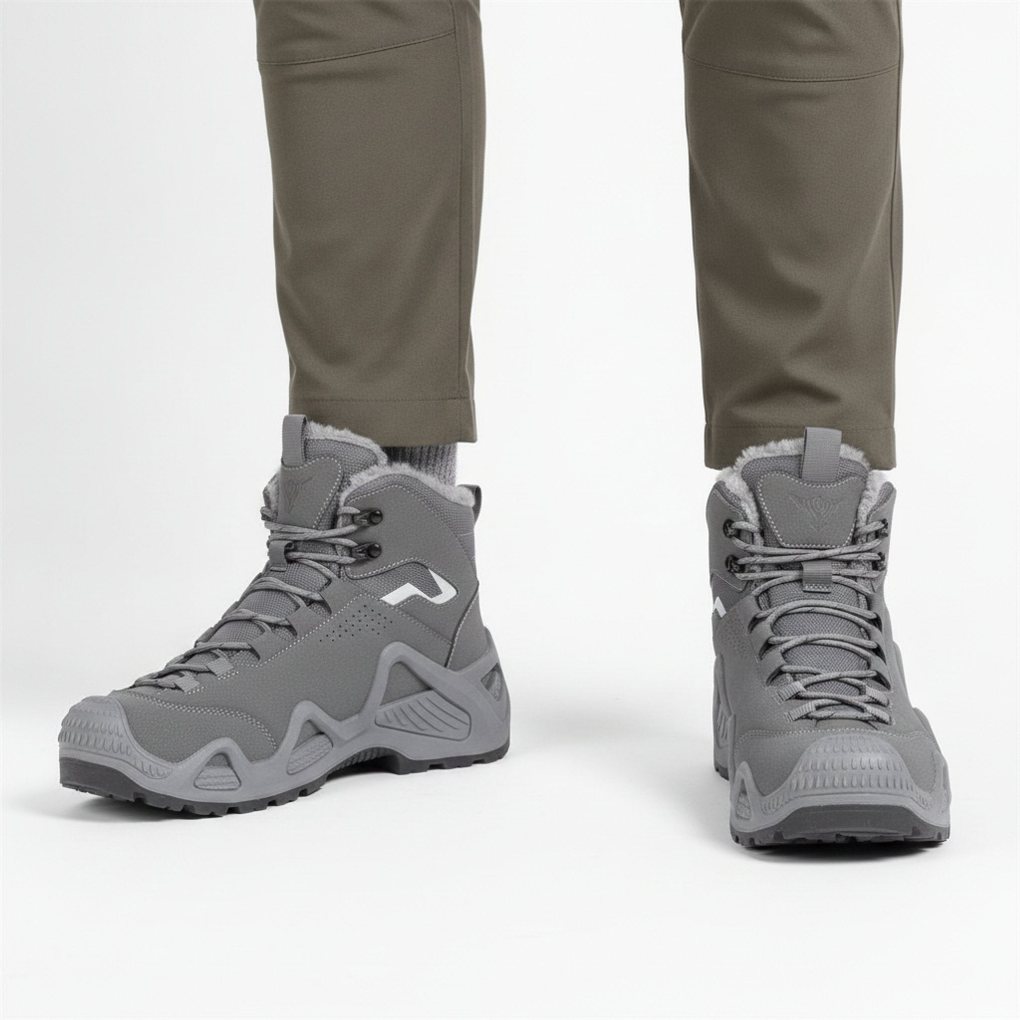 Henner Hennert Mount 2.0 Warmfutter Wanderschuhe Unisex in Grau – Frontalansicht im Studio