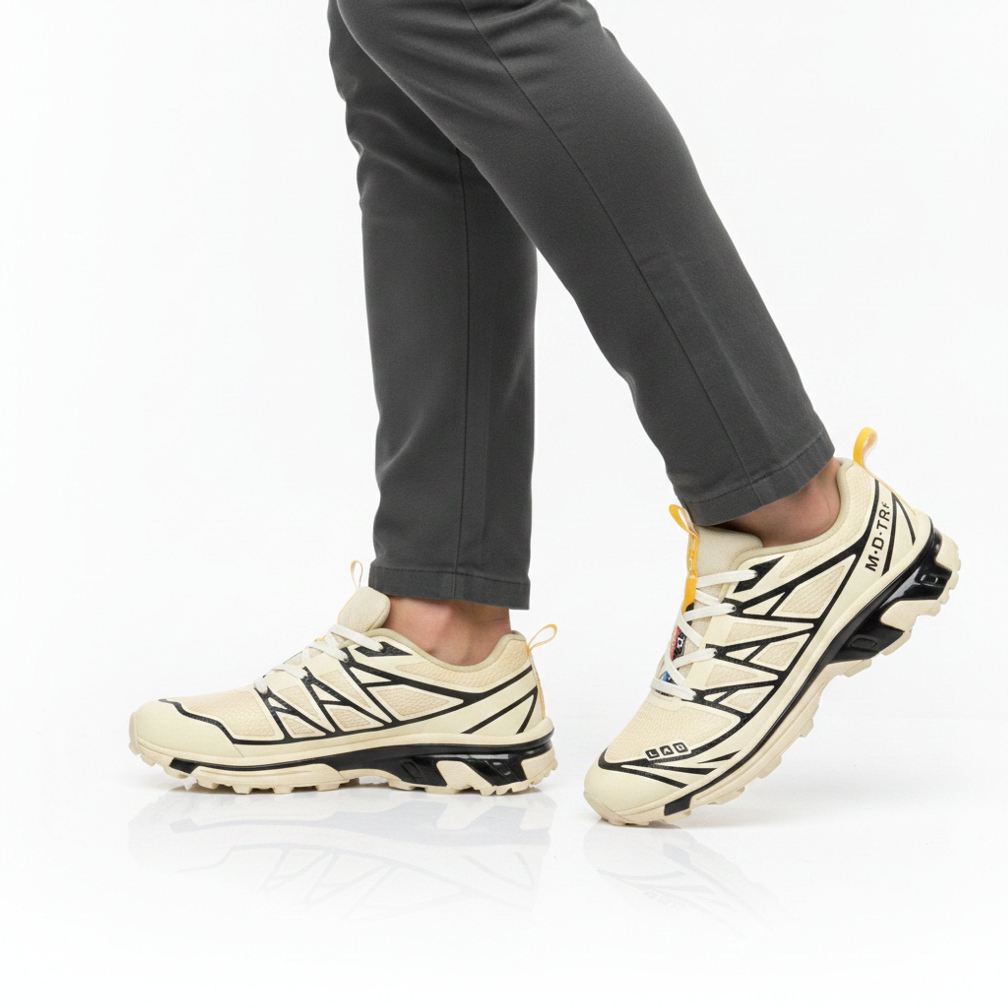 Henner Luft Berufsschuhe Unisex in Beige – seitliche Gehbewegung