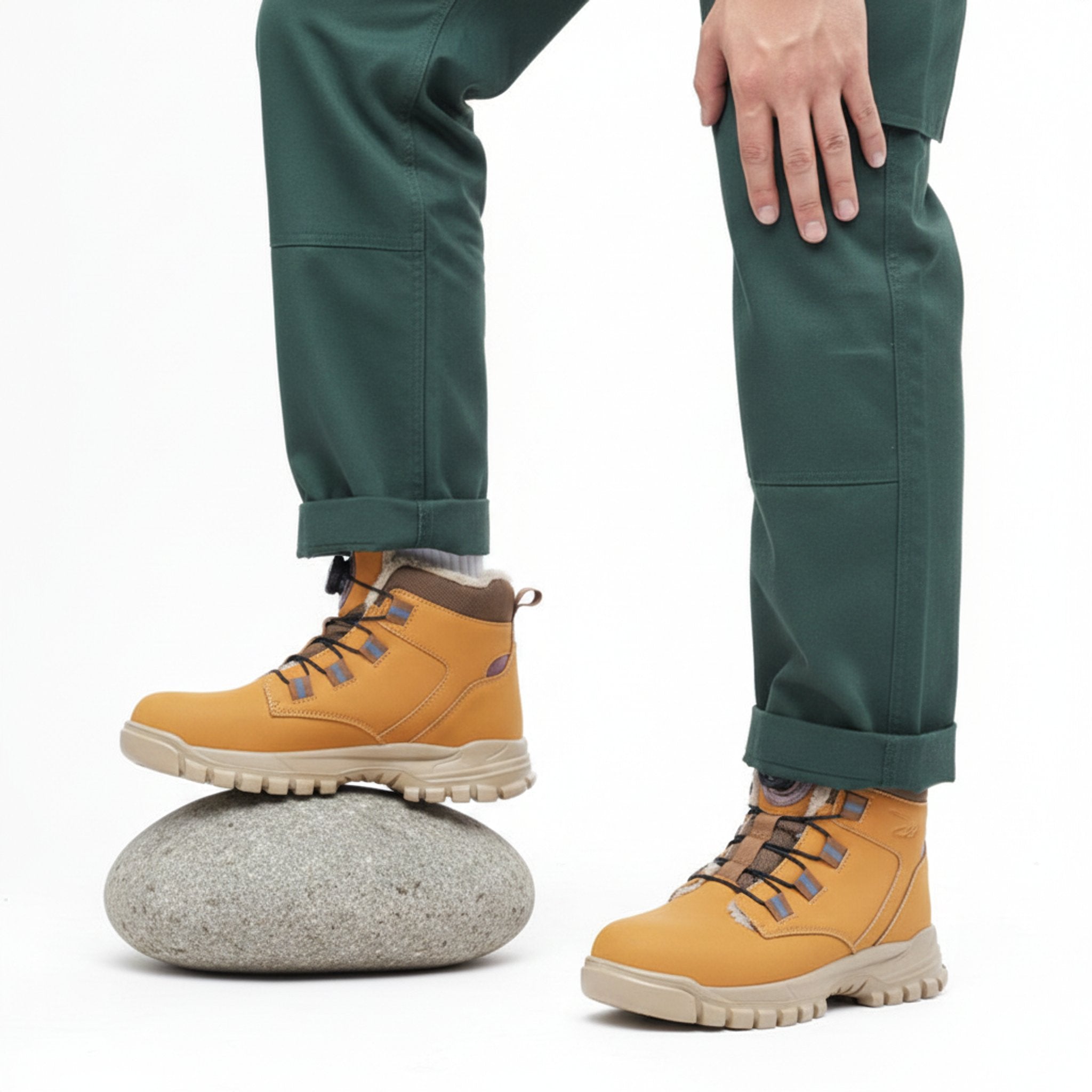 Henner Knob Winter Sicherheitsschuhe S3 Herren in Braun – Fuß auf Stein