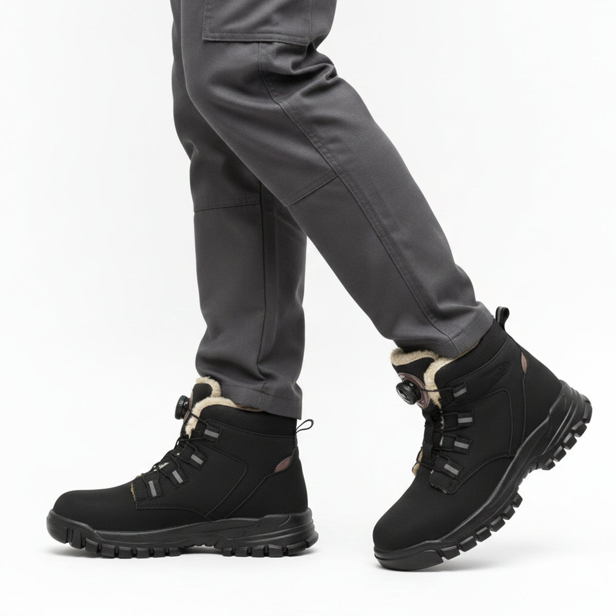 Henner Knob Winter Sicherheitsschuhe S3 Herren in Schwarz – seitliche Gehbewegung