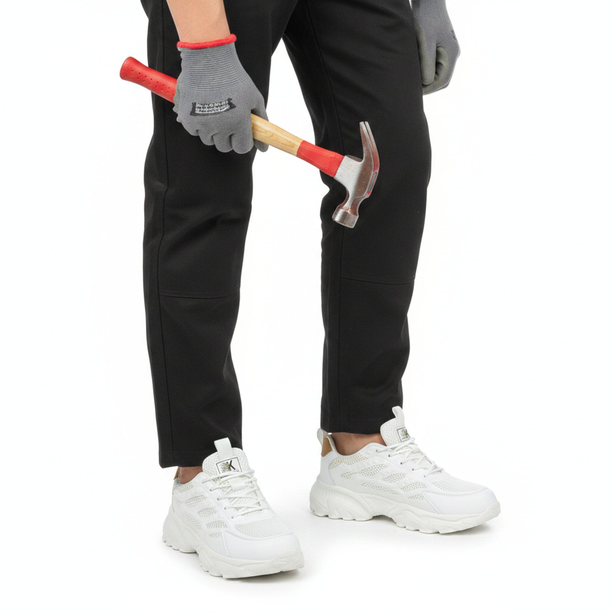 Henner 75Plus - S1 Sicherheitsschuhe Sicherheitsschuhe S1 Damen in Henner 75Plus - S1 Sicherheitsschuhe – Arbeitssituation mit Hammer