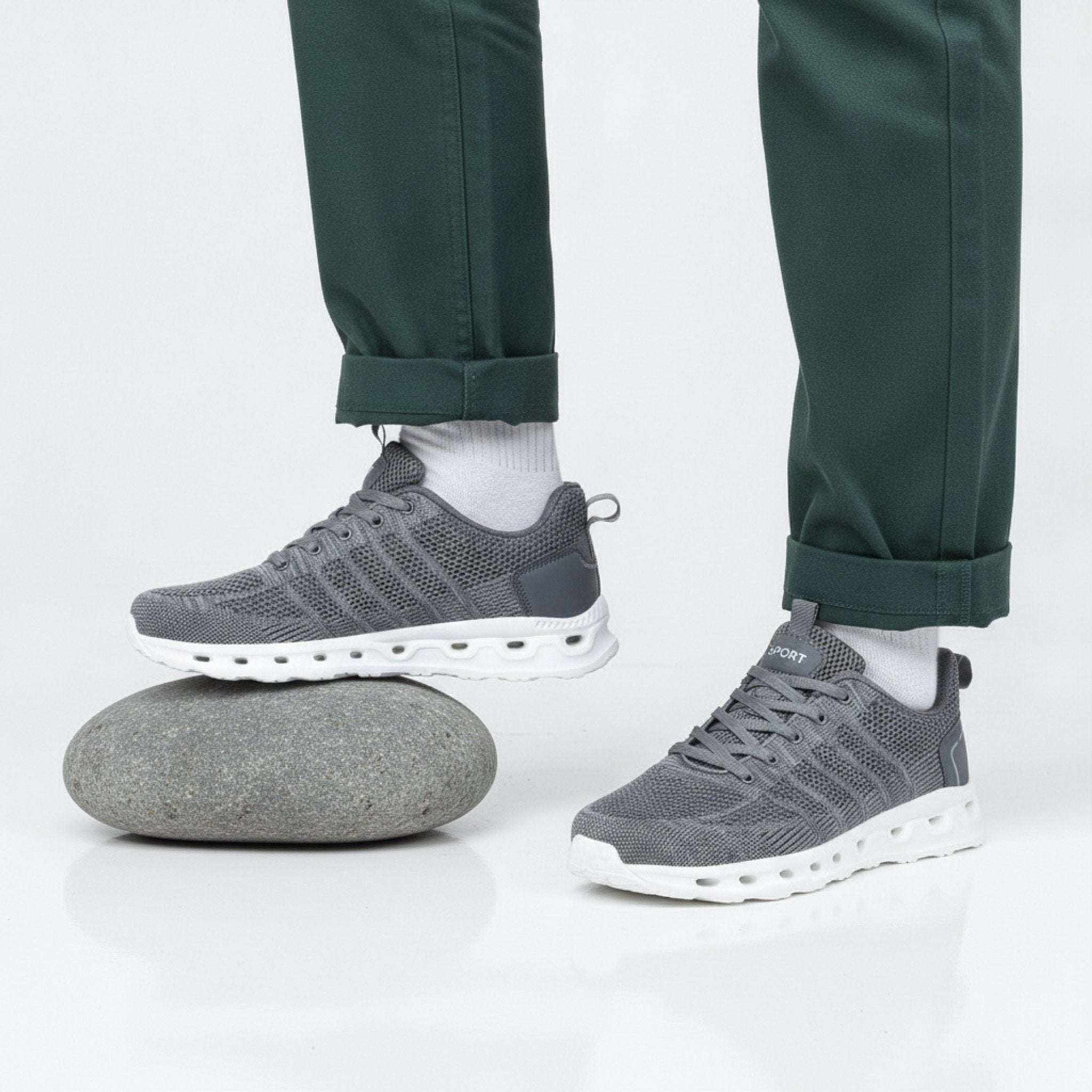 Henner OrthoTrek Berufsschuhe Unisex in Grau – Fuß auf Stein