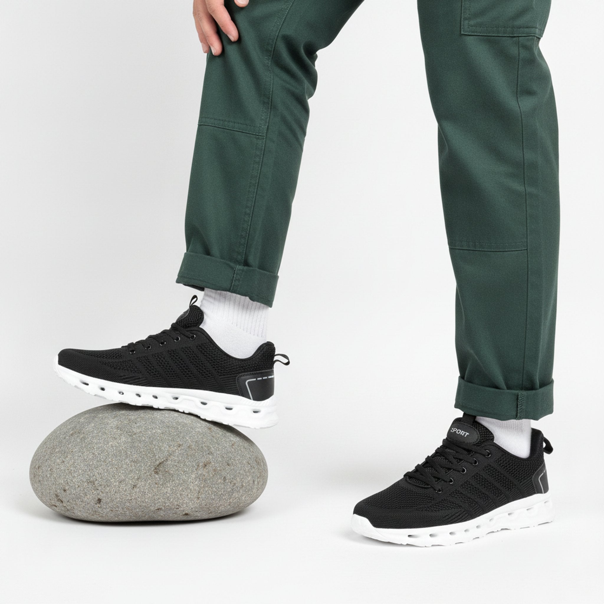 Henner OrthoTrek Berufsschuhe Unisex in Weiss – Fuß auf Stein