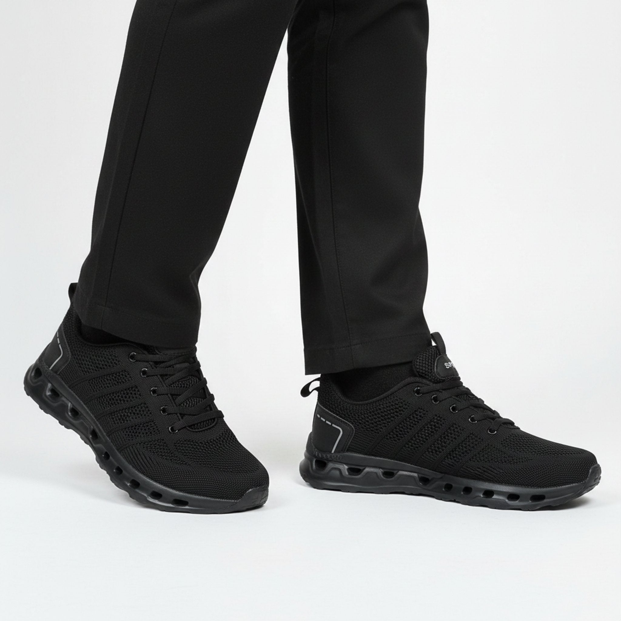 Henner OrthoTrek Berufsschuhe Unisex in Schwarz – Frontalansicht im Studio