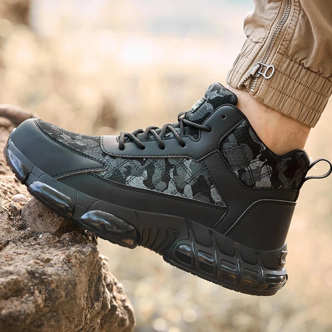 Henner Infinity S3 Sicherheitsschuh, Nahaufnahme seitlich auf Felsen vor Naturkulisse