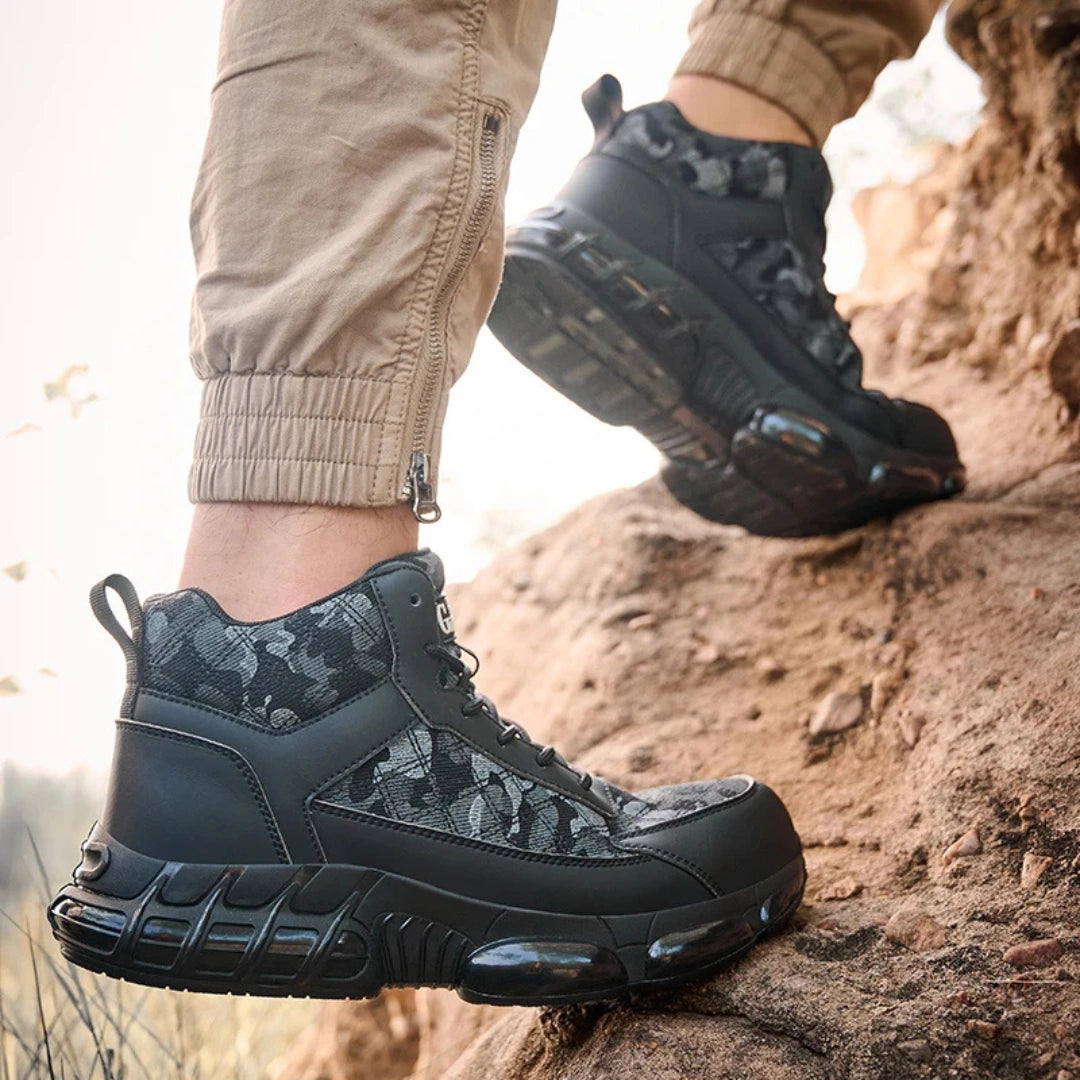 Henner Infinity S3 Sicherheitsschuhe beim Gehen auf Baustelle, Flexibilität der Sohle sichtbar