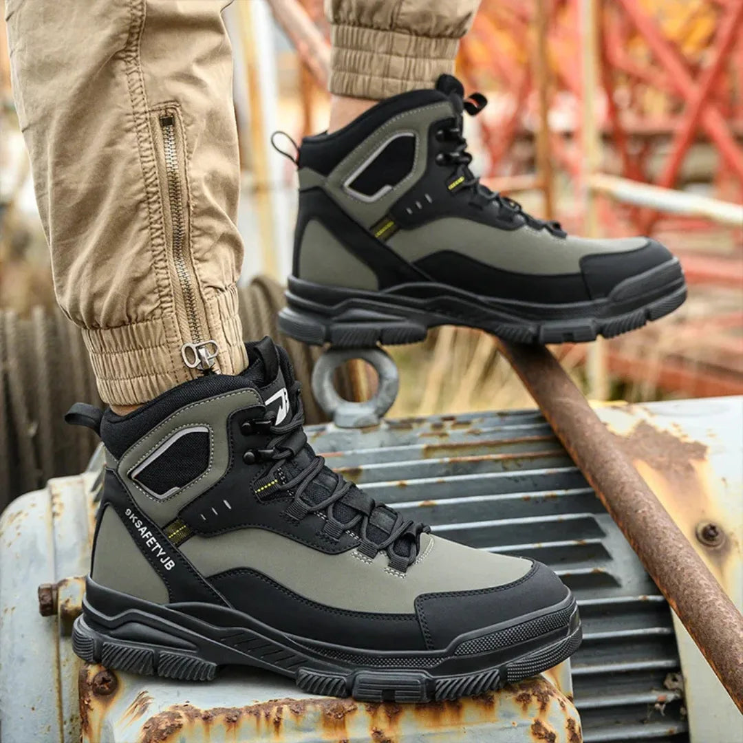 Henner Cutter JB S3 Winter‑Sicherheitsschuh, seitliche Nahaufnahme mit Arbeitshose, Werkstatt