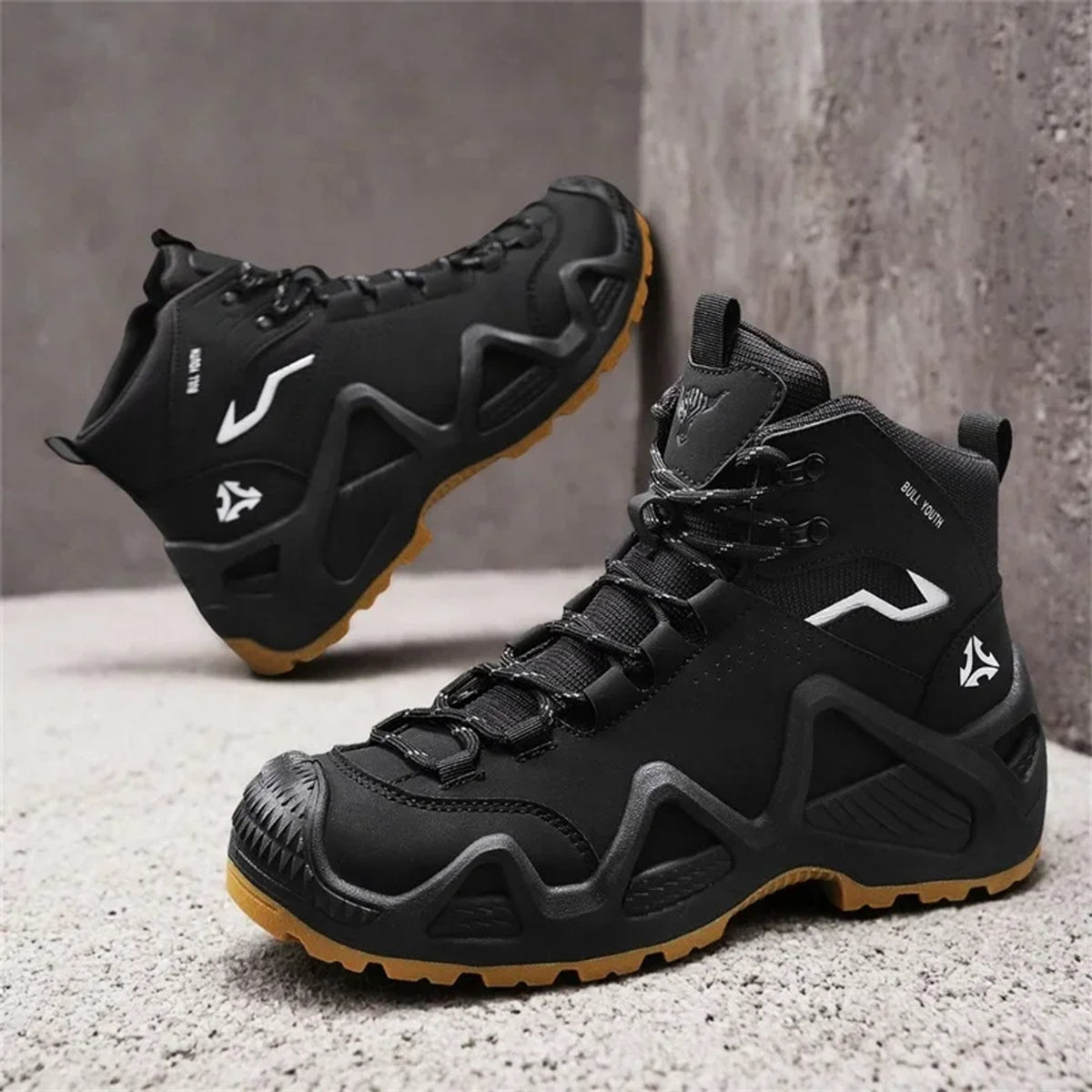 Henner Mount Wanderschuhe Unisex in Schwarz – Dreiviertelansicht