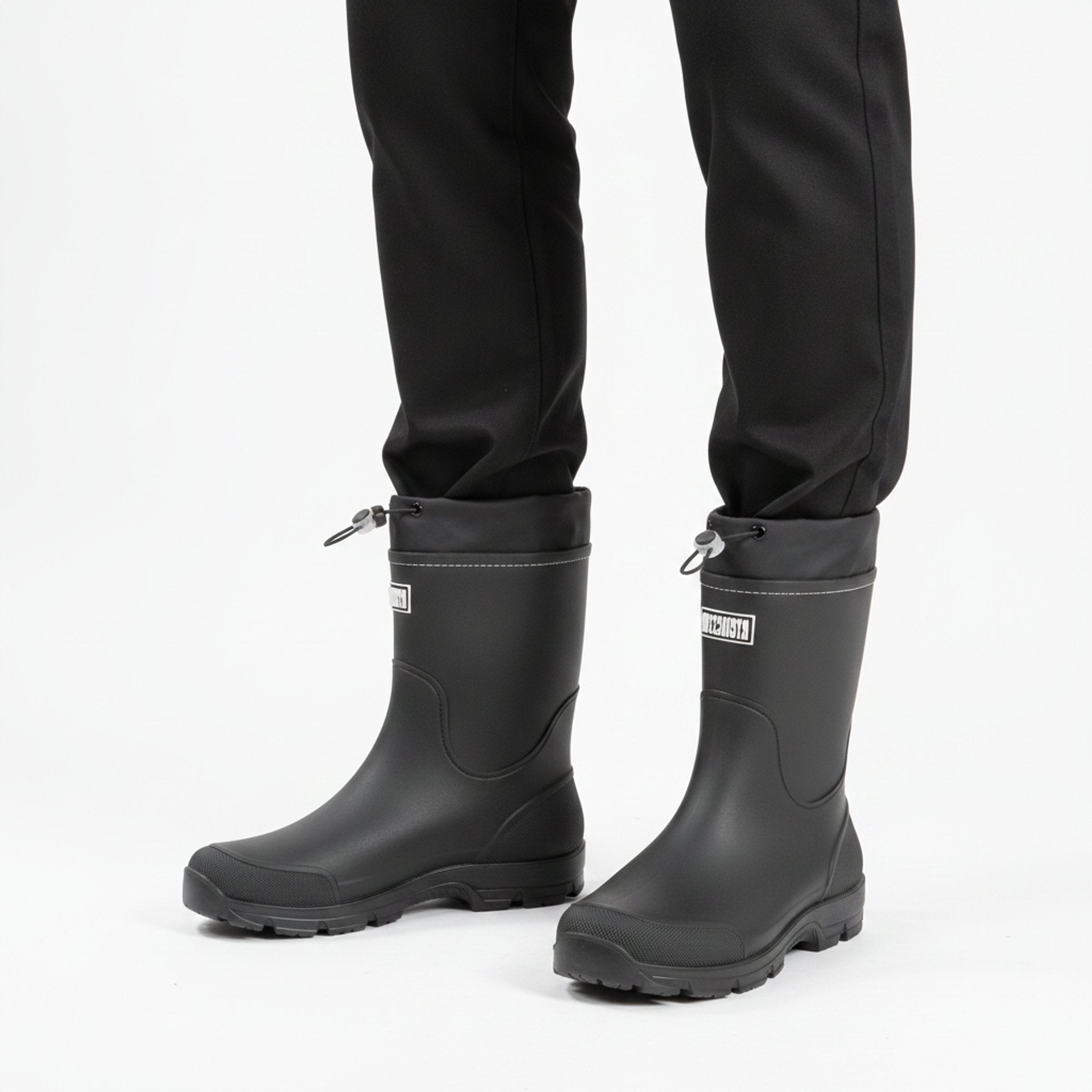 Henner Wassig Berufsschuhe Unisex in Schwarz – Frontalansicht im Studio