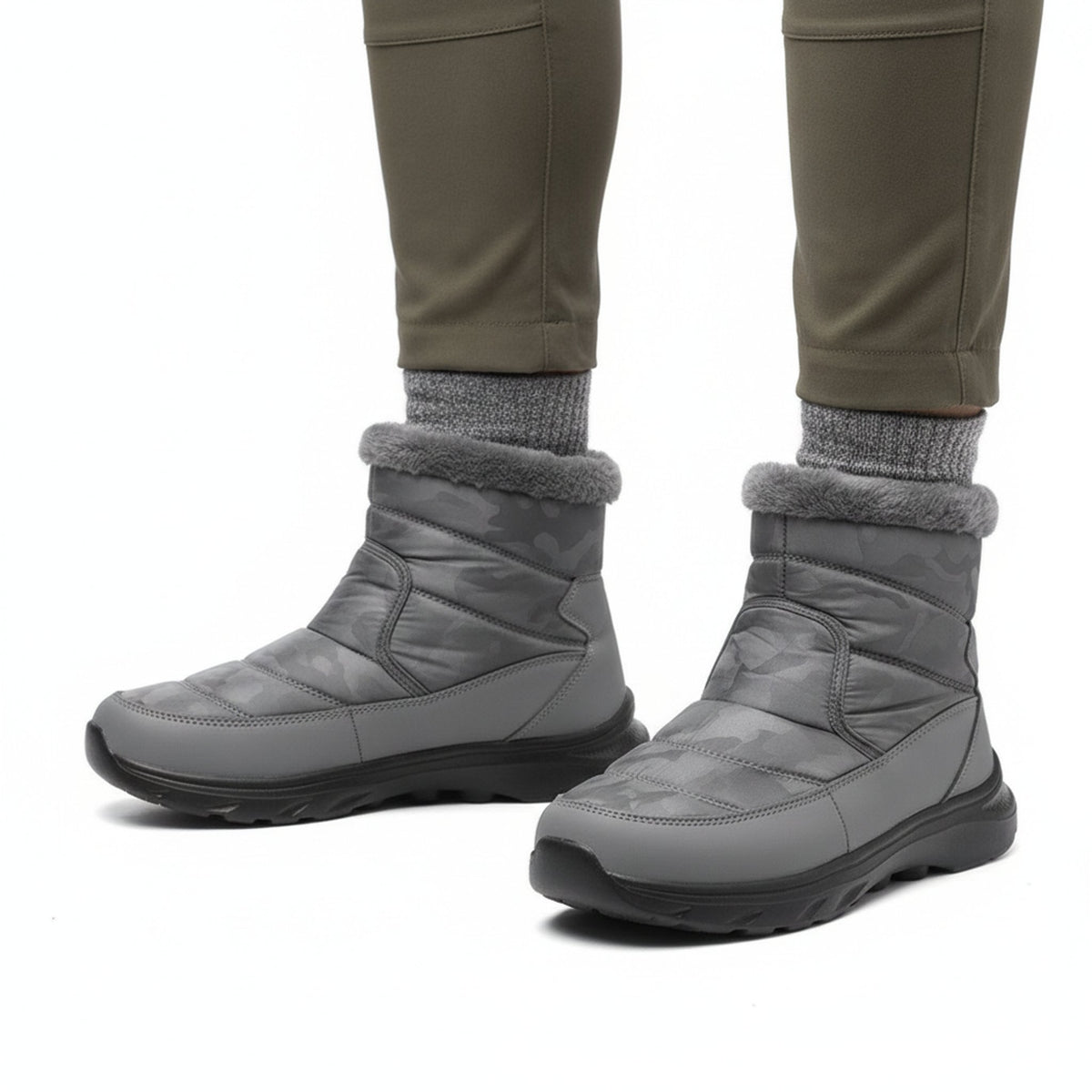 Henner Mut – Winterstiefel mit Seitlicher Reissverschluss Wanderschuhe Unisex in Grau – Frontalansicht im Studio